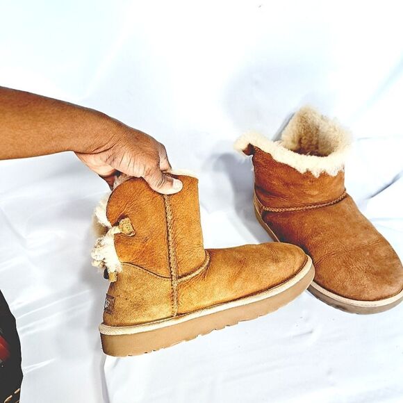 Ugg   - Picture 1 of 12